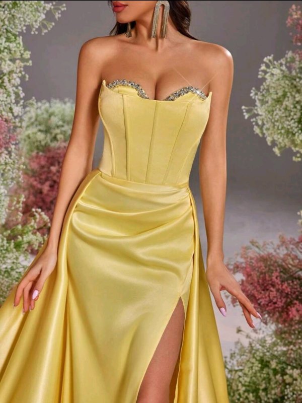 Дълга рокля в жълто