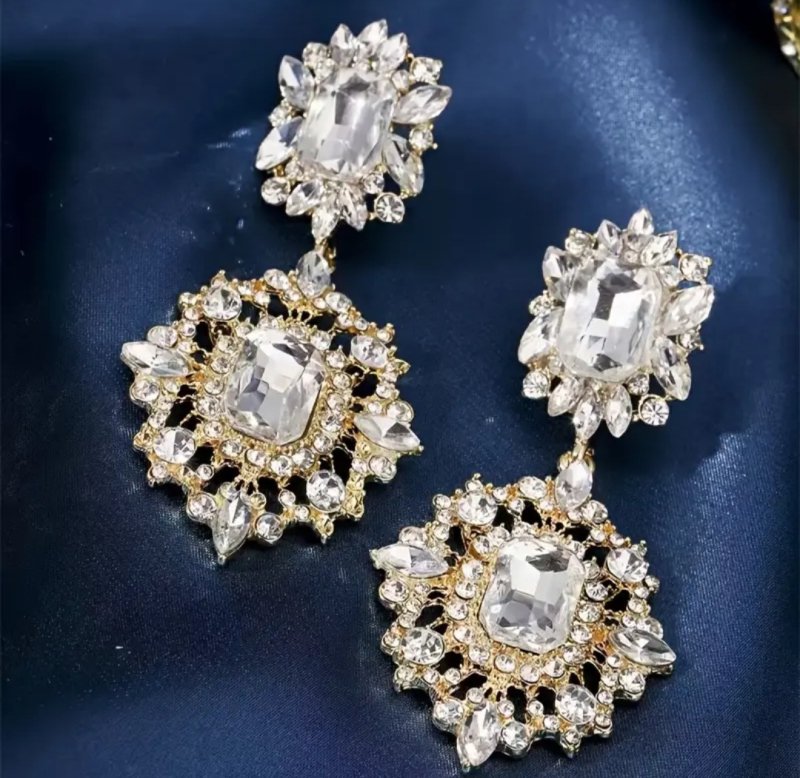 Висящи обеци с камъни