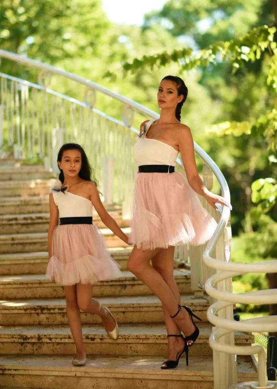 Комплект еднакви рокли за майка и дъщеря с тюл пудра и панделки