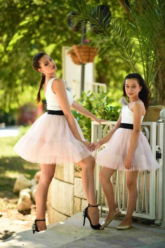 Комплект еднакви рокли за майка и дъщеря с тюл пудра и панделки