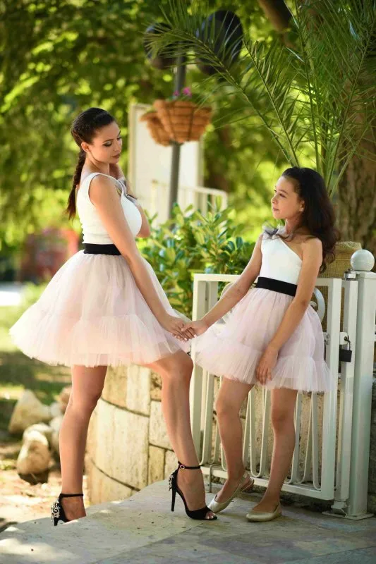 Комплект еднакви рокли за майка и дъщеря с тюл пудра и панделки