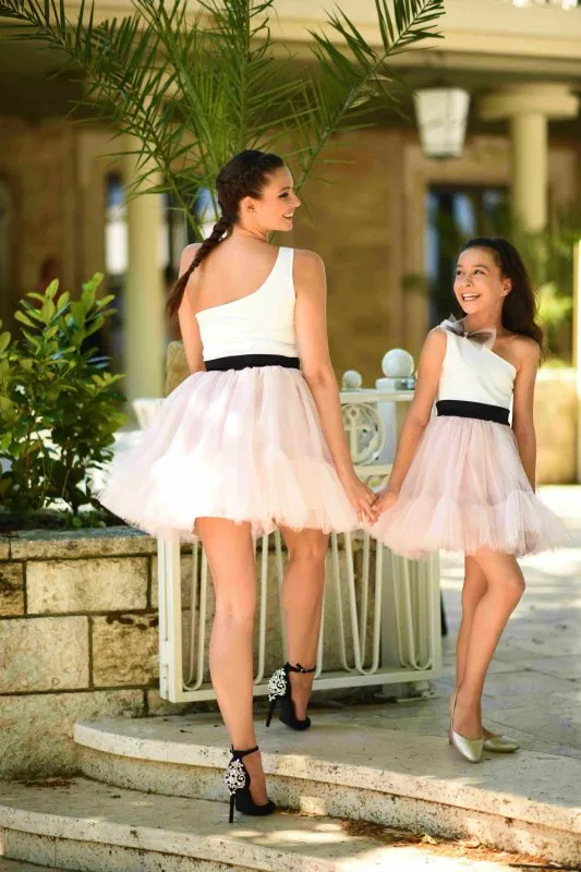 Комплект еднакви рокли за майка и дъщеря с тюл пудра и панделки