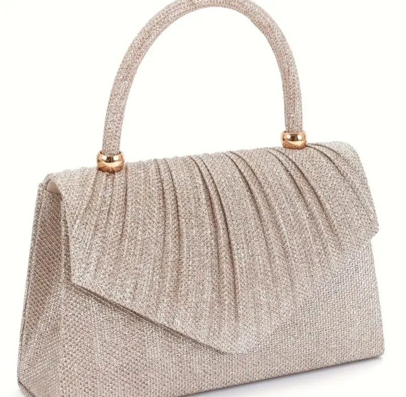 Елегантна вечерна чанта в златисто 