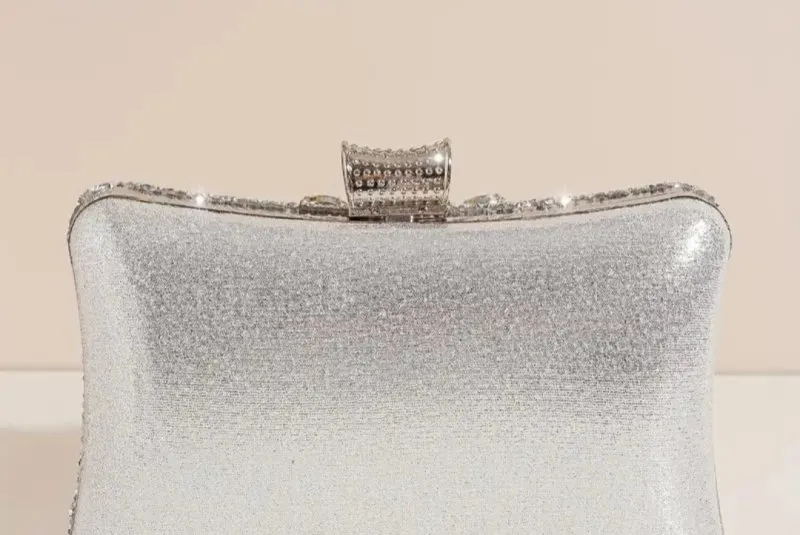 Вечерна чанта с камъни