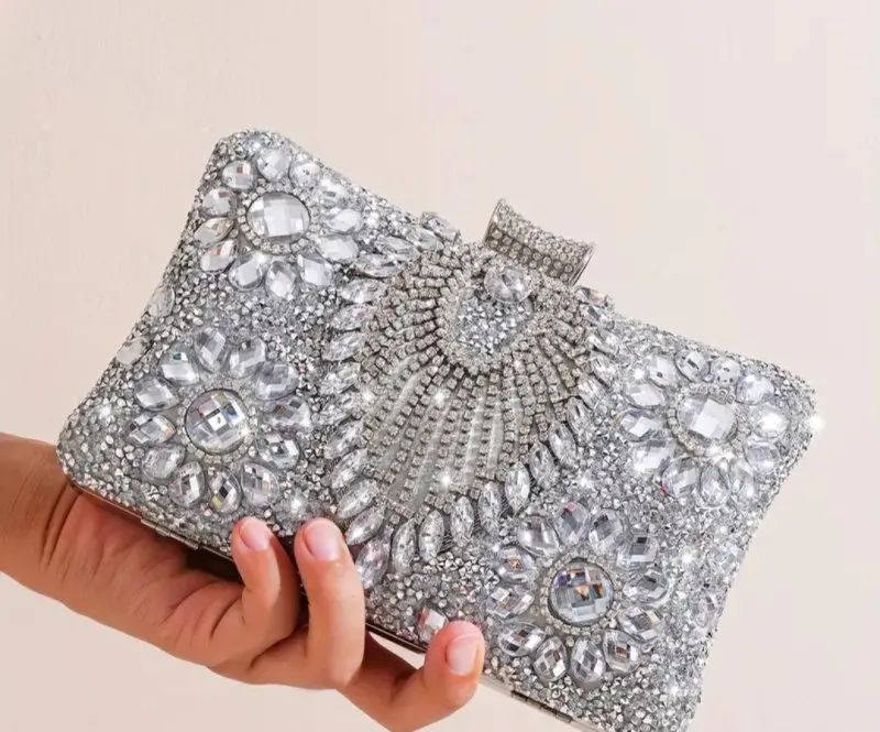 Вечерна чанта с камъни