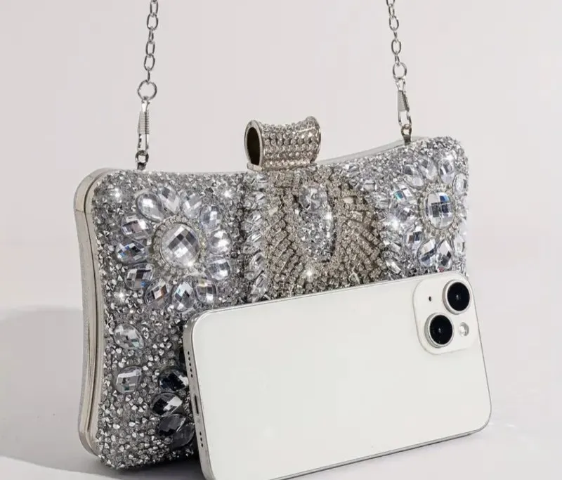 Вечерна чанта с камъни