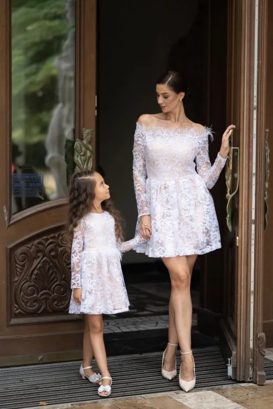 Комплект рокли за майка и дъщеря с бяла дантела и перца