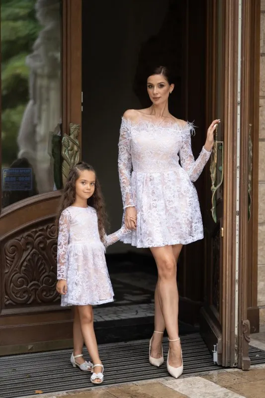 Комплект рокли за майка и дъщеря с бяла дантела и перца