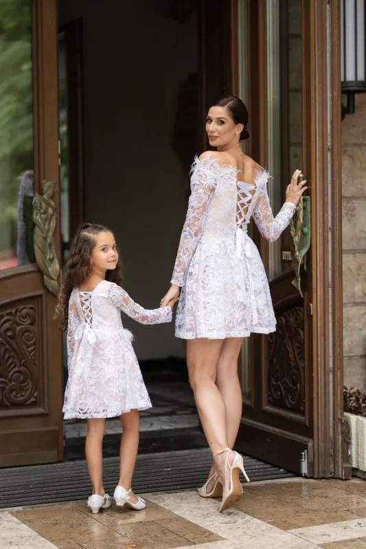 Комплект рокли за майка и дъщеря с бяла дантела и перца