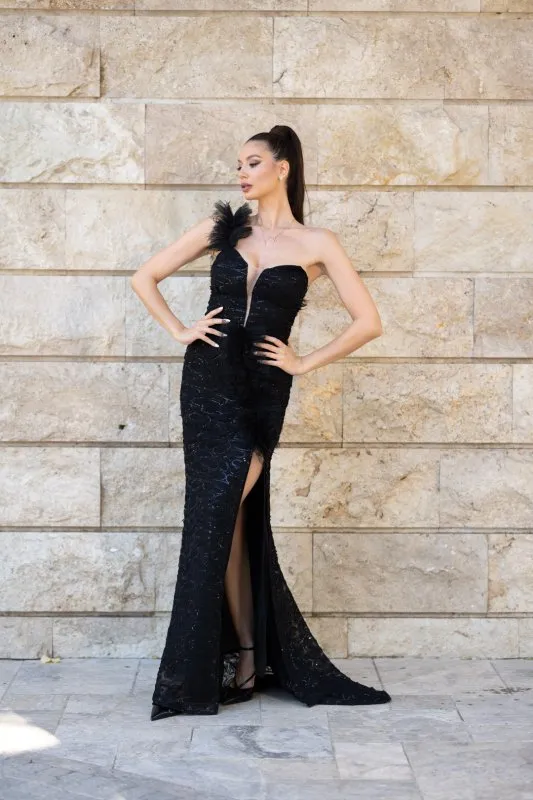 Дълга официална черна рокля с цепка от дантела с пайети