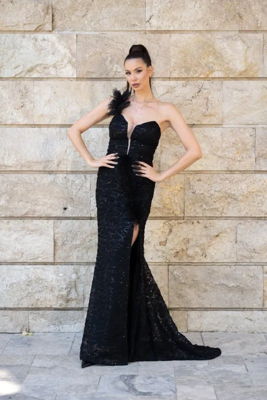 Дълга официална черна рокля с цепка от дантела с пайети