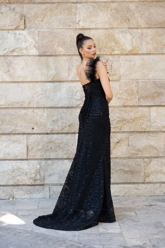Дълга официална черна рокля с цепка от дантела с пайети