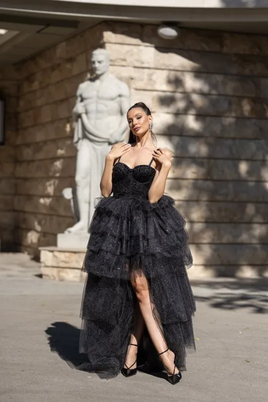 Черна бална рокля с бюстие и тюл