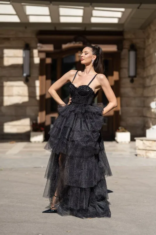 Черна бална рокля с бюстие и тюл