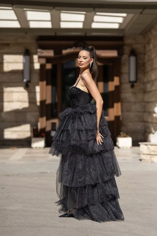 Черна бална рокля с бюстие и тюл