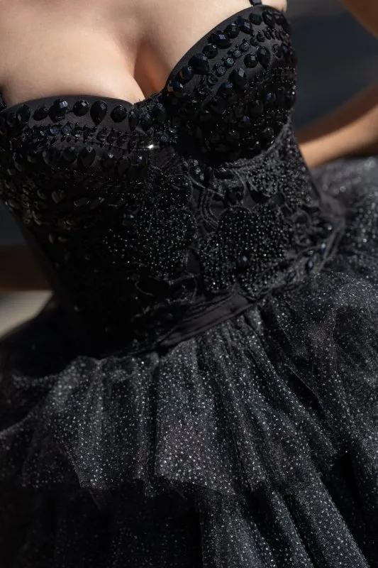 Черна бална рокля с бюстие и тюл