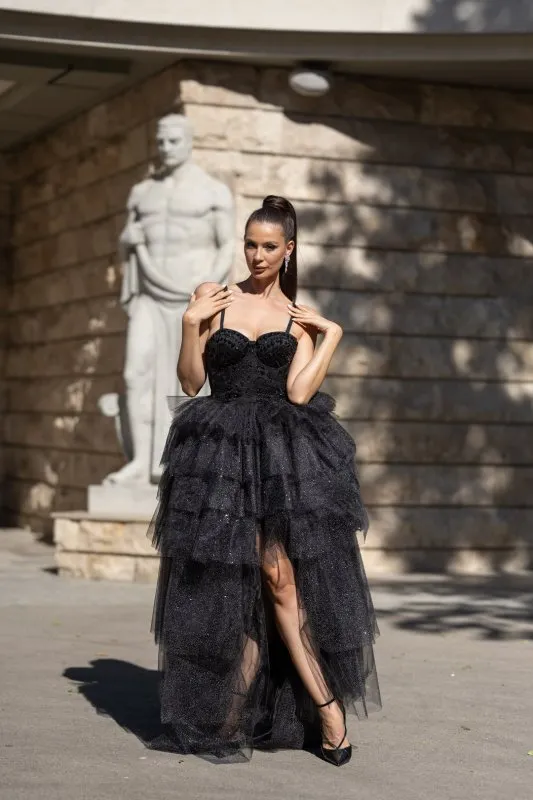 Черна бална рокля с бюстие и тюл