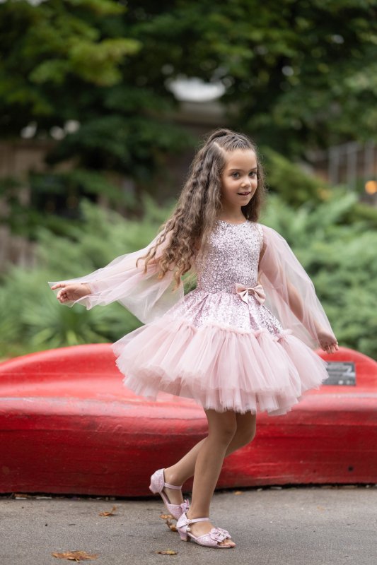 Детска рокля – пудра розово с пайети и тюл