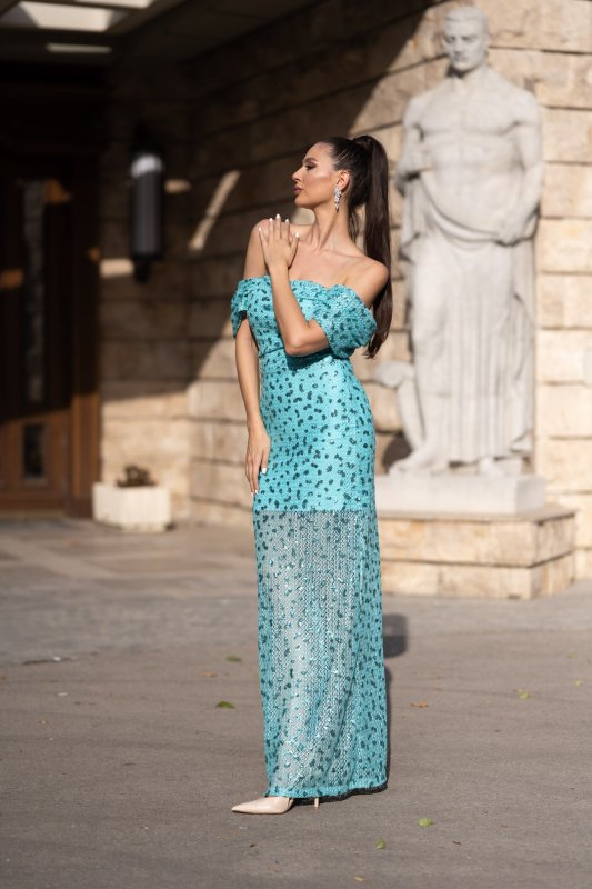 Дълга тюркоазена рокля с цепка 