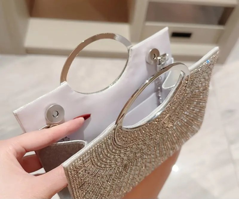 Елегантна вечерна чанта