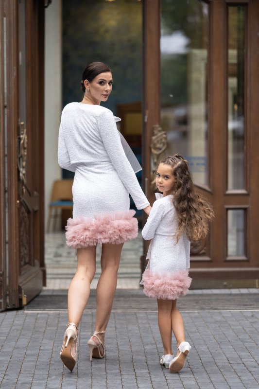 Комплект еднакви бели сака за майка и дъщеря с бели пайети