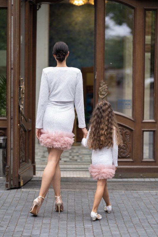 Дамско сако с бели пайети