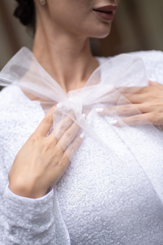 Дамско сако с бели пайети