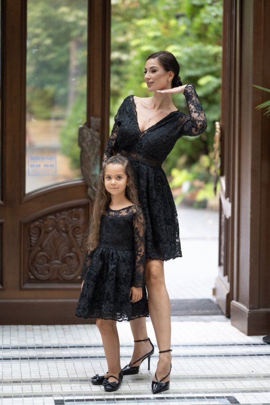 Комплект рокли майка и дъщеря от черна дантела с дълъг ръкав