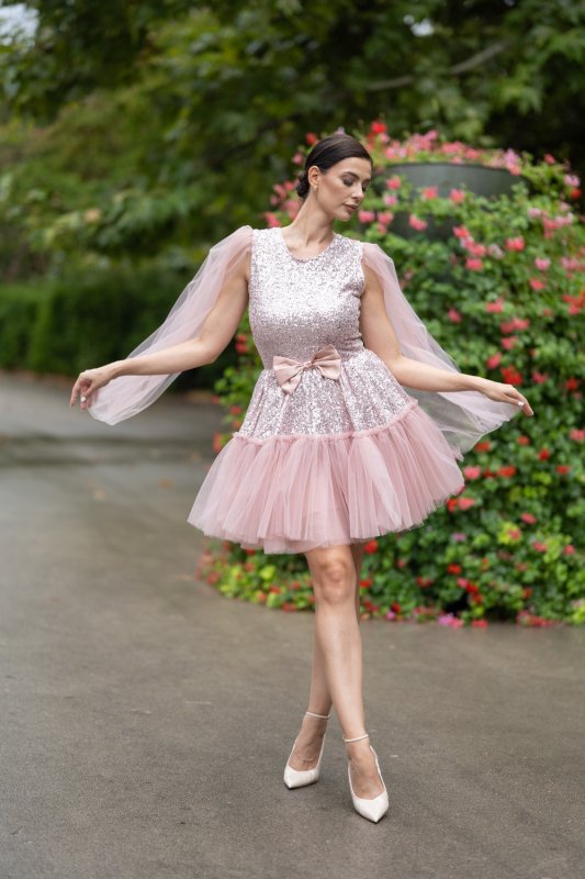 Дамска рокля – пудра розово с пайети и тюл