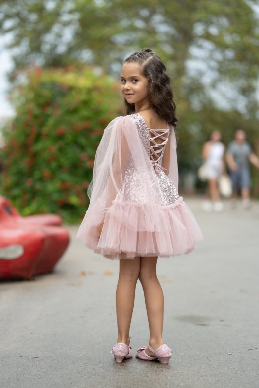 Детска рокля – пудра розово с пайети и тюл