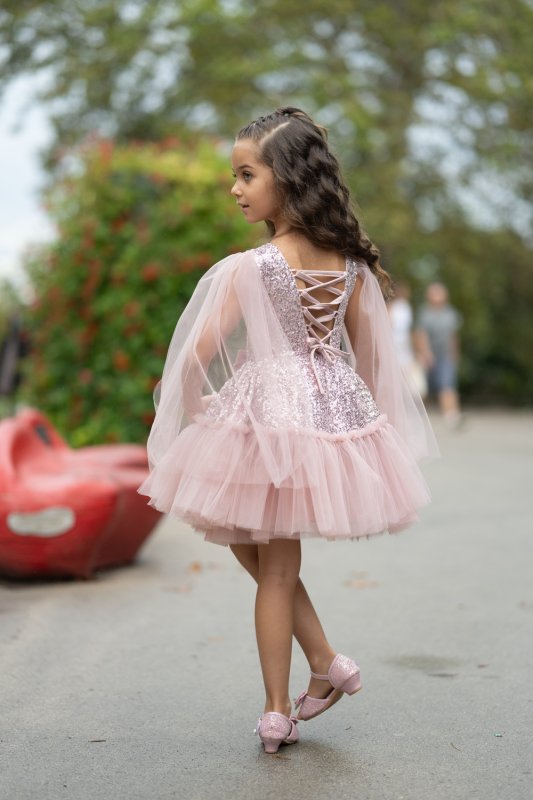 Детска рокля – пудра розово с пайети и тюл