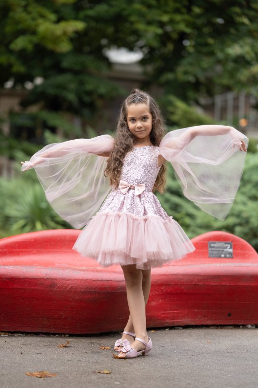 Детска рокля – пудра розово с пайети и тюл