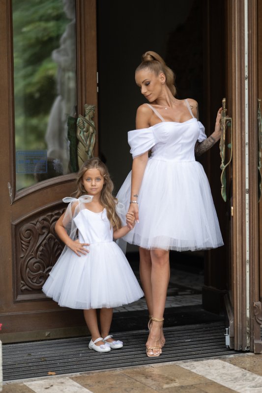 Комплект рокли за майка и дъщеря от бял тюл с брокат