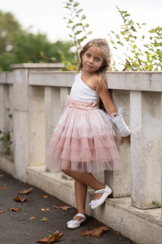 Детска рокля с тюл в бяло и розово на волани