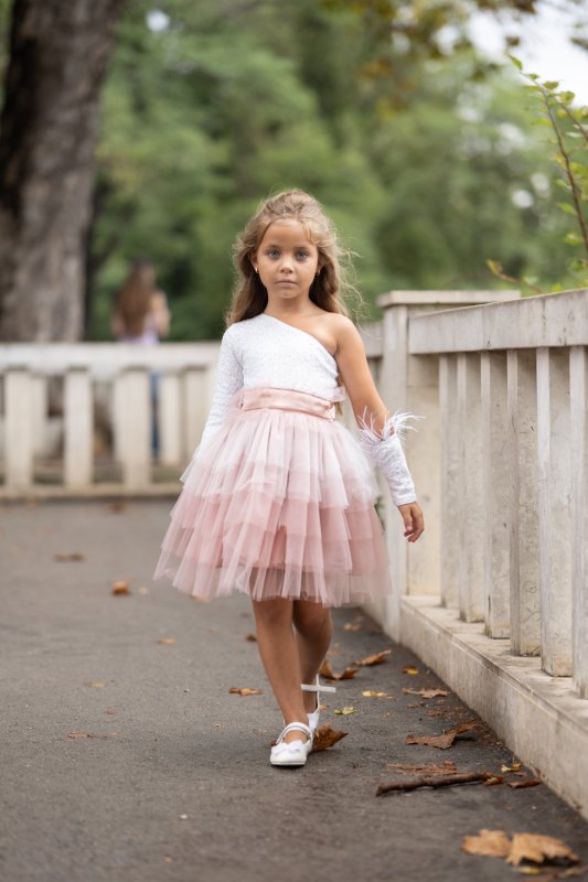 Детска рокля с тюл в бяло и розово на волани