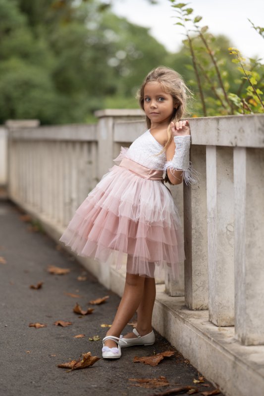 Детска рокля с тюл в бяло и розово на волани