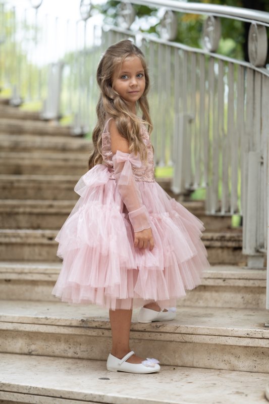 Детска рокля с розова дантела