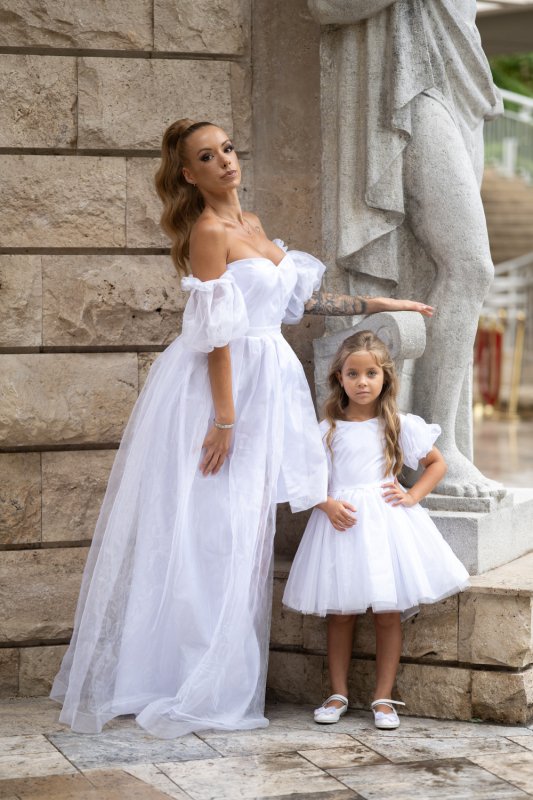 Комплект бели рокли за майка и дъщеря от органза