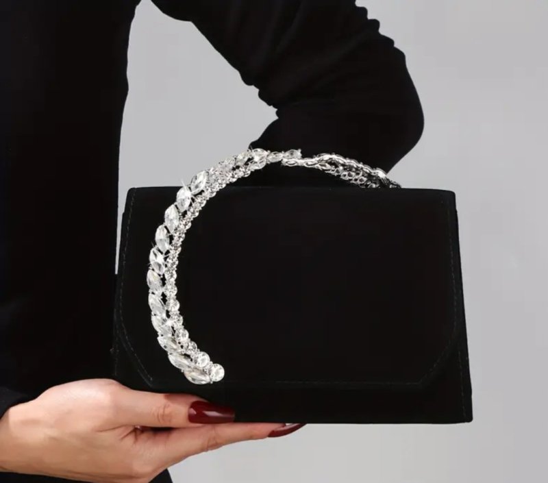 Вечерна черна чанта с камъни