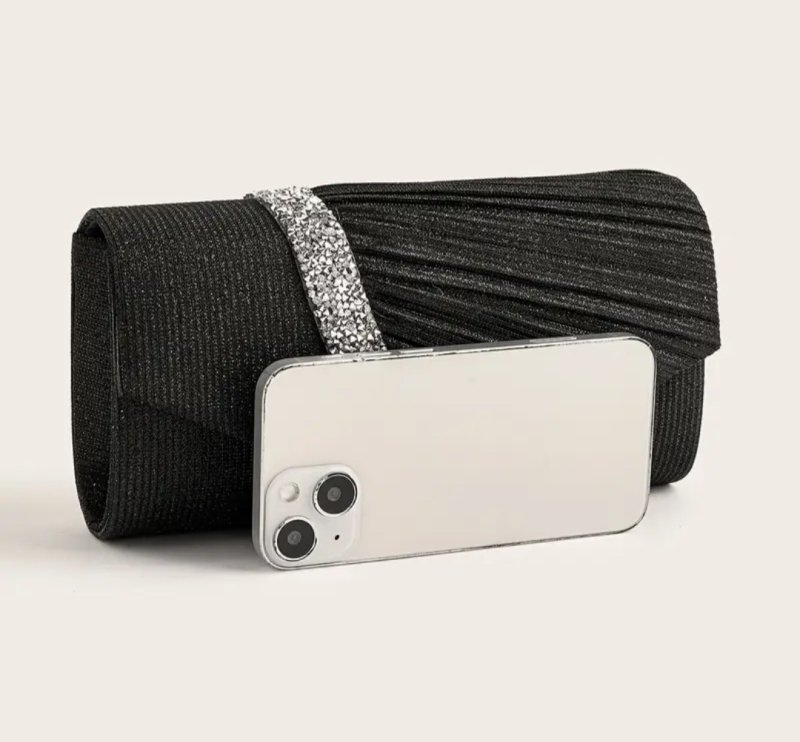 Вечерна чанта в черно със сребриста лента