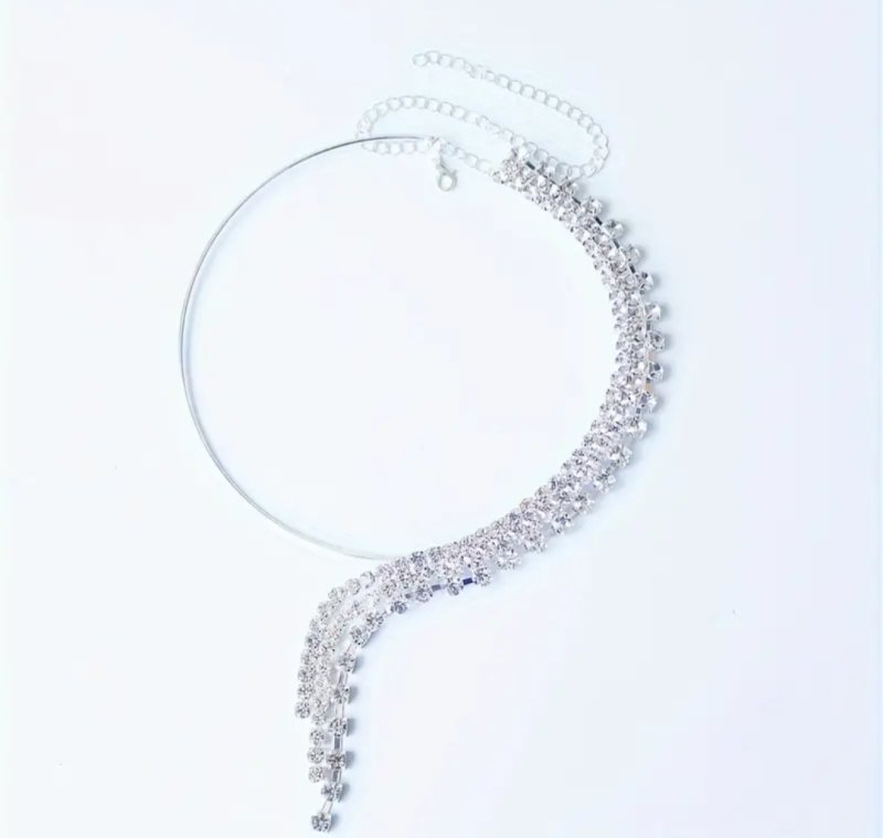 Елегантно колие в сребристо 