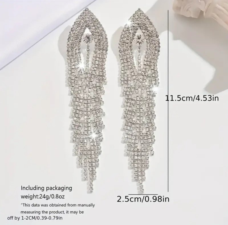 Сребристи дълги обеци с кристали