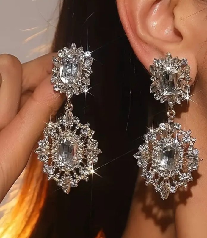 Висящи обеци с камъни