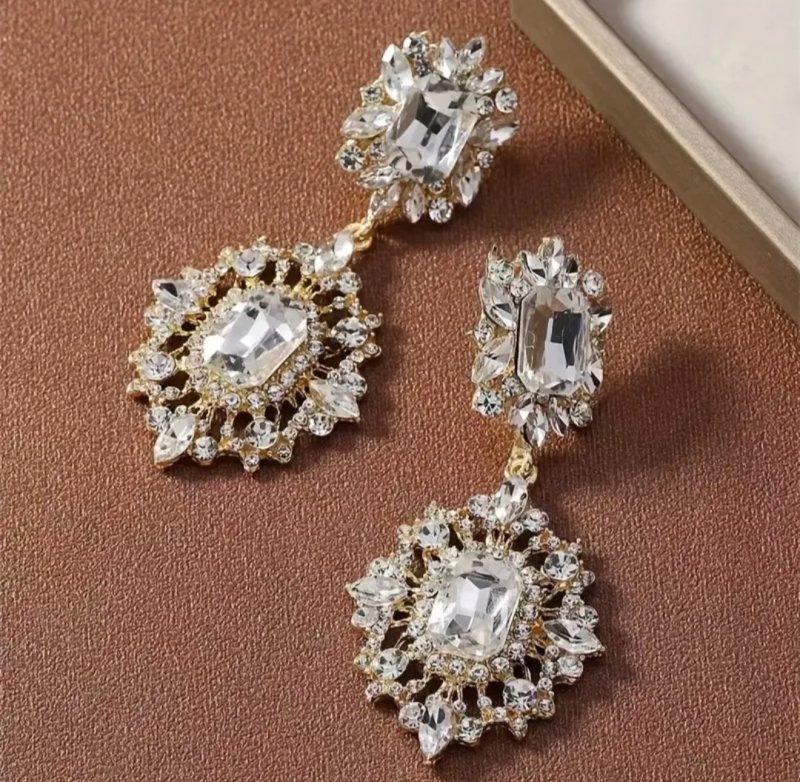 Висящи обеци с камъни