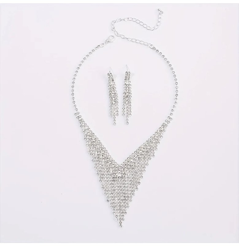 Сребристо колие в комплект с обеци