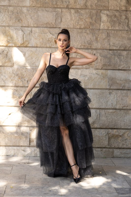 Черна бална рокля с бюстие и тюл