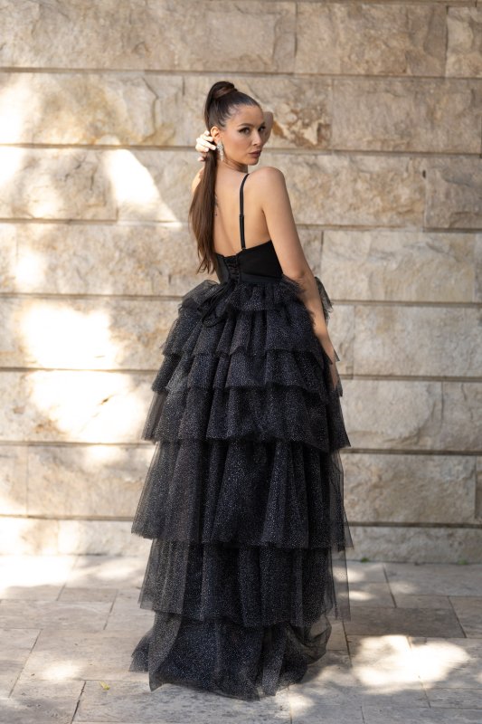 Черна бална рокля с бюстие и тюл