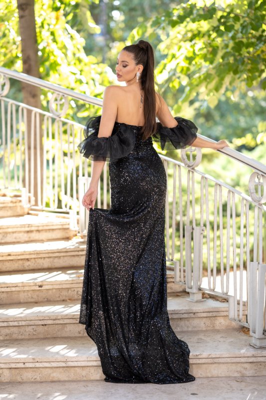 Дълга черна пайетена рокля с ръкави от органза