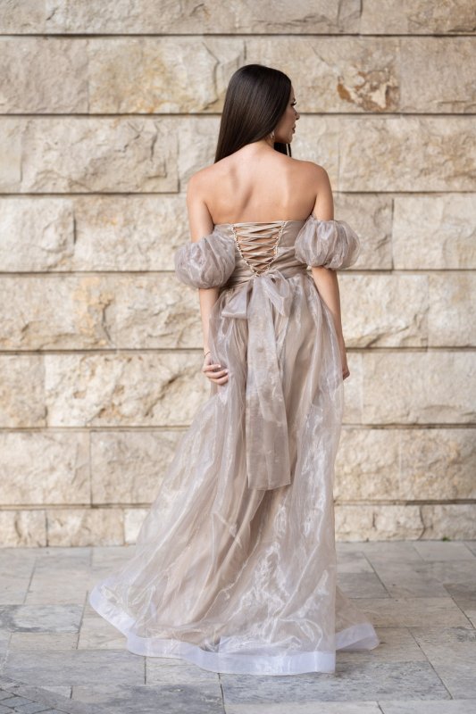 Дамска дълга бежова рокля от органза